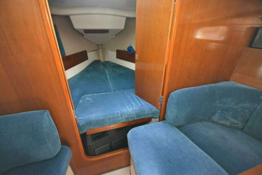 Vitality 32ft Beneteau Yacht For Sale