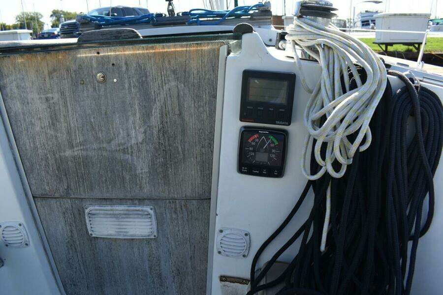 Vitality 32ft Beneteau Yacht For Sale