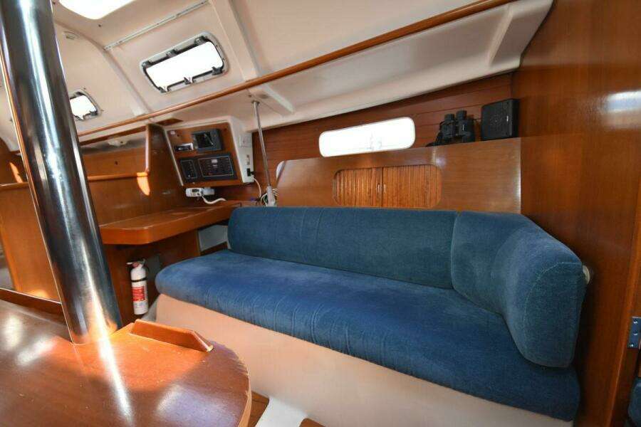 Vitality 32ft Beneteau Yacht For Sale