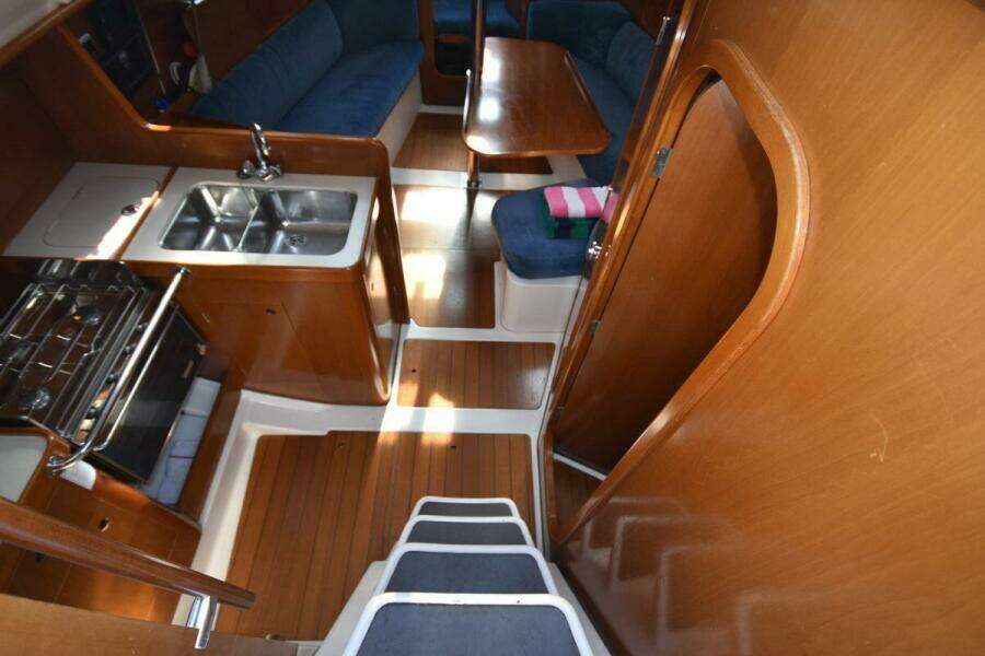 Vitality 32ft Beneteau Yacht For Sale