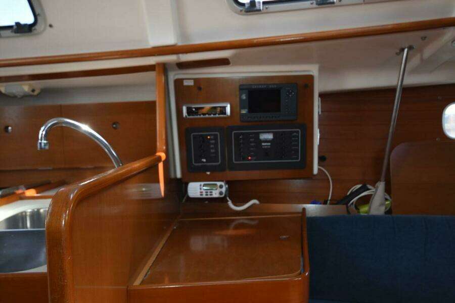 Vitality 32ft Beneteau Yacht For Sale