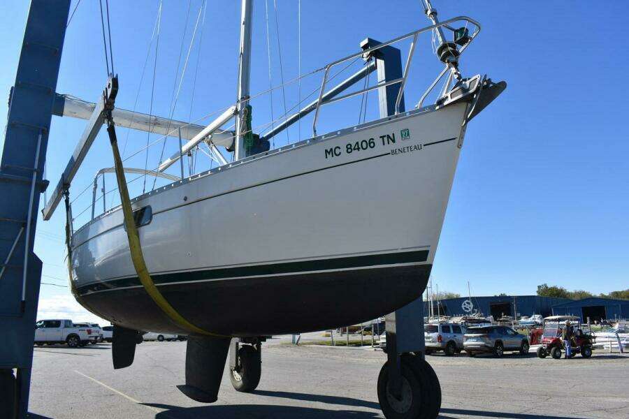 Vitality 32ft Beneteau Yacht For Sale