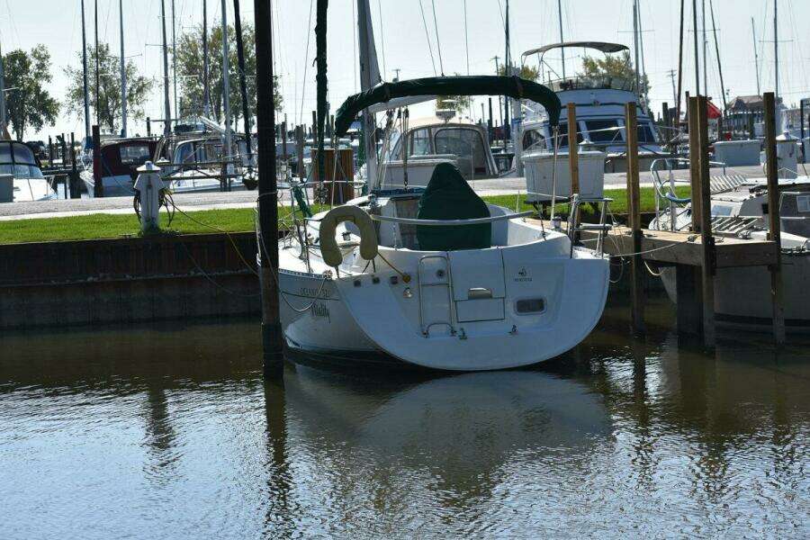 Vitality 32ft Beneteau Yacht For Sale