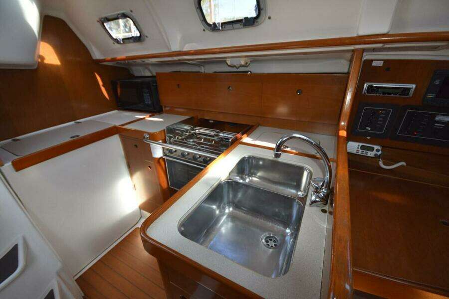 Vitality 32ft Beneteau Yacht For Sale