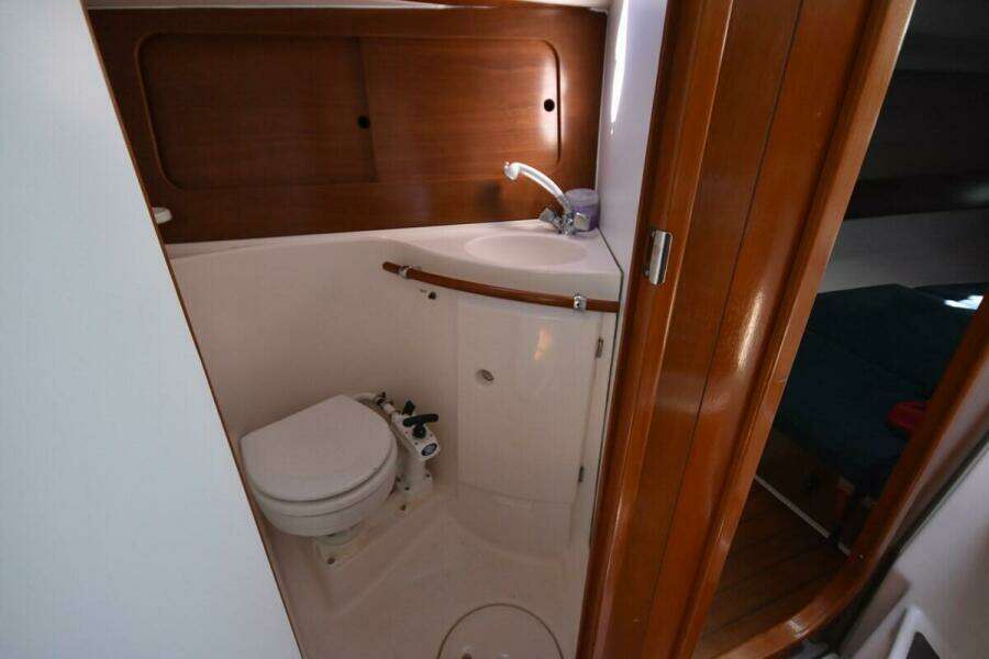 Vitality 32ft Beneteau Yacht For Sale