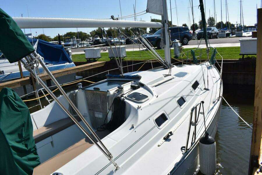Vitality 32ft Beneteau Yacht For Sale