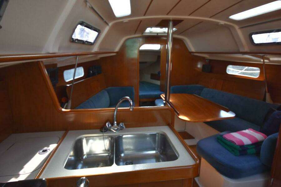 Vitality 32ft Beneteau Yacht For Sale