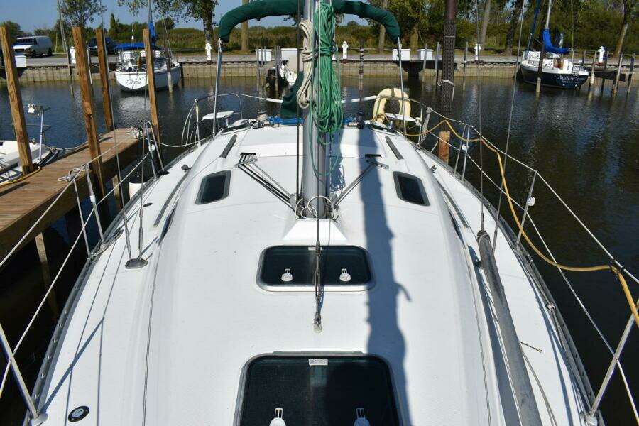 Vitality 32ft Beneteau Yacht For Sale