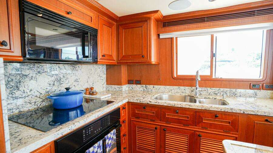 Insignia 86ft Outer Reef Yachts Yacht For Sale