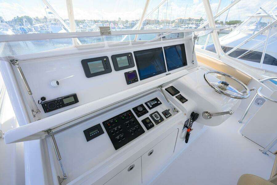 Hatteras 54 SEA NYLE - Flybridge - Helm