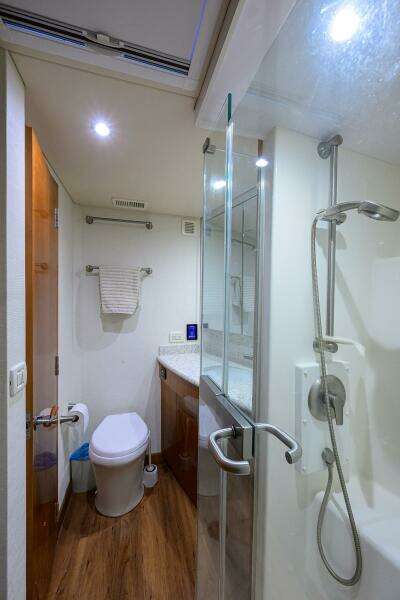 Hatteras 54 SEA NYLE - Guest Head