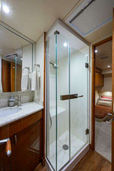 Hatteras 54 SEA NYLE - Guest Head