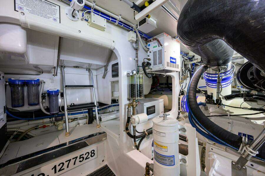 Hatteras 54 SEA NYLE - Engine Room