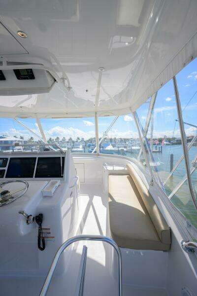 Hatteras 54 SEA NYLE - Flybridge - Helm