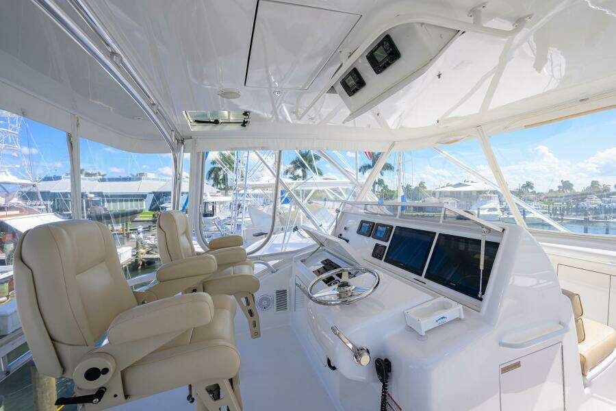 Hatteras 54 SEA NYLE - Flybridge - Helm