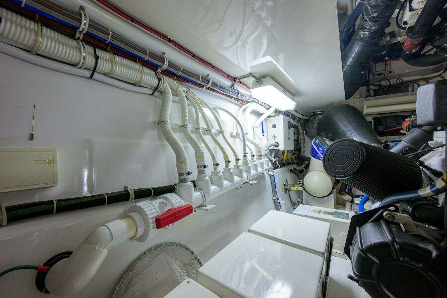 Hatteras 54 SEA NYLE - Engine Room