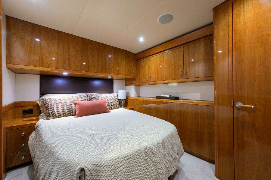 Hatteras 54 SEA NYLE - Master Stateroom