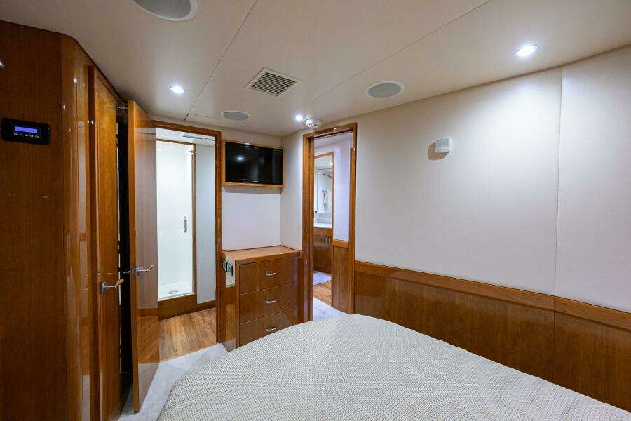 Hatteras 54 SEA NYLE - Master Stateroom