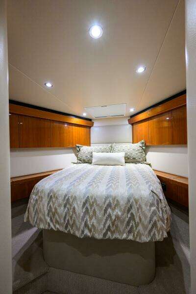 Hatteras 54 SEA NYLE - Bow Stateroom