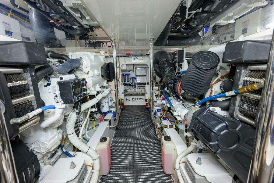 Hatteras 54 SEA NYLE - Engine Room