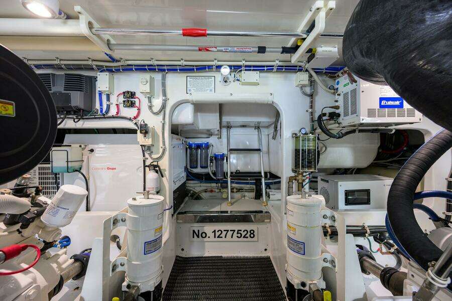 Hatteras 54 SEA NYLE - Engine Room