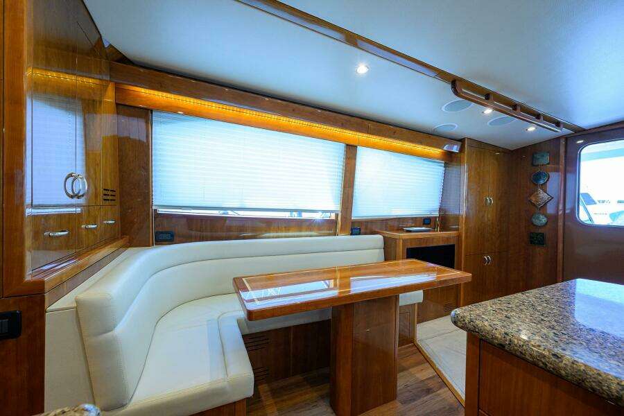 Hatteras 54 SEA NYLE - Salon - Dinette
