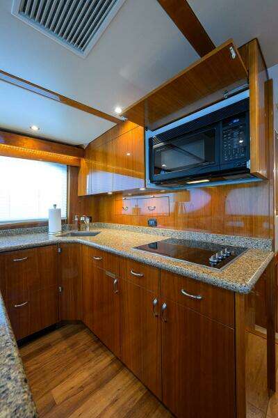 Hatteras 54 SEA NYLE - Galley