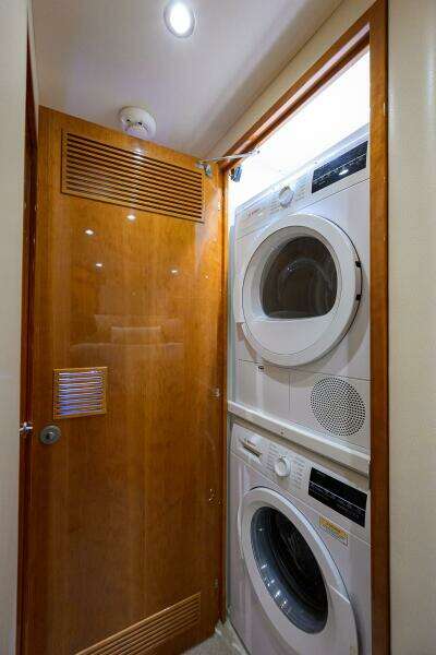 Hatteras 54 SEA NYLE - Washer & Dryer