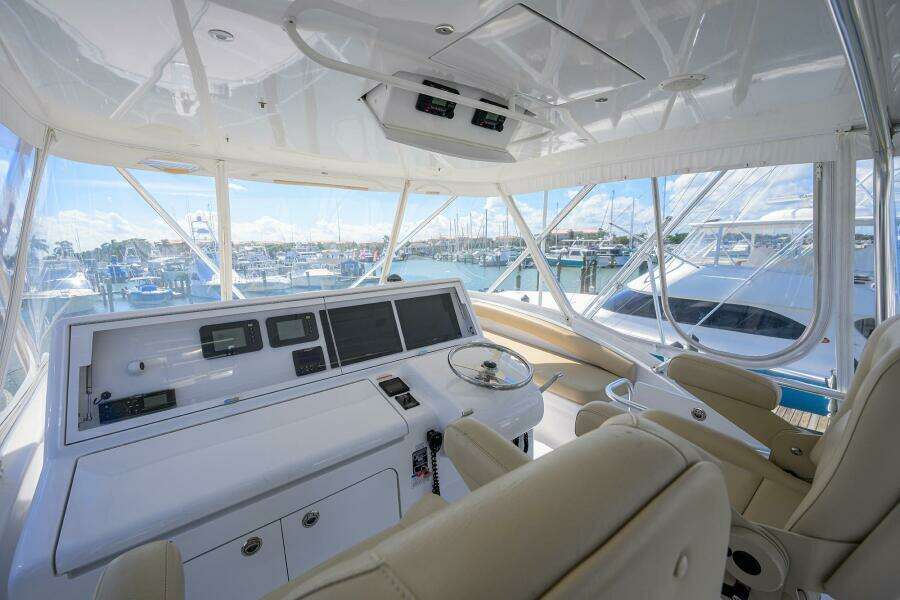 Hatteras 54 SEA NYLE - Flybridge - Helm