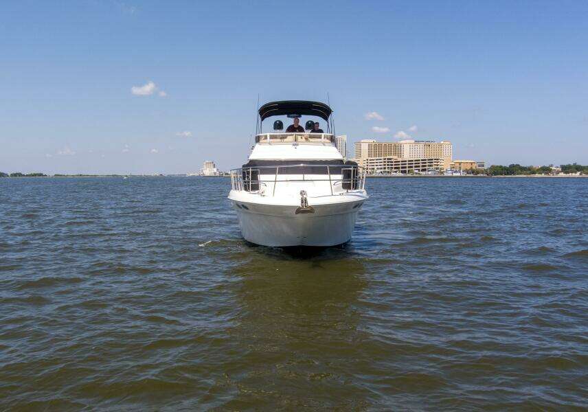 2000 40 Sea Ray 400 Sedan Bridge Silver Lining Exterior (2)