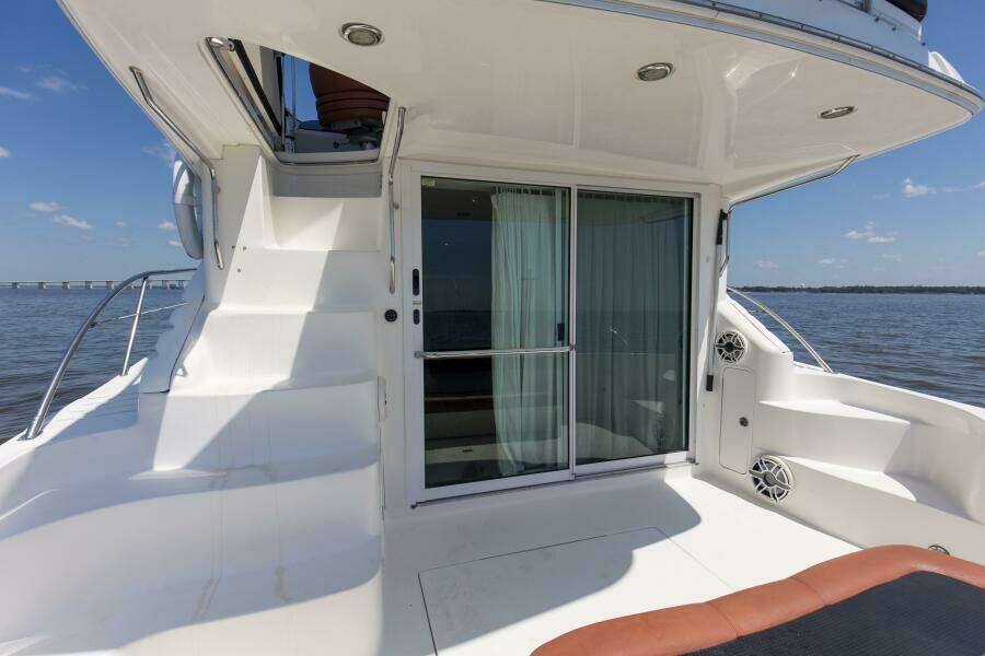 2000 40 Sea Ray 400 Sedan Bridge Silver Lining Mezzanine (7)