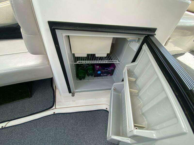 33ft Larson Yacht For Sale