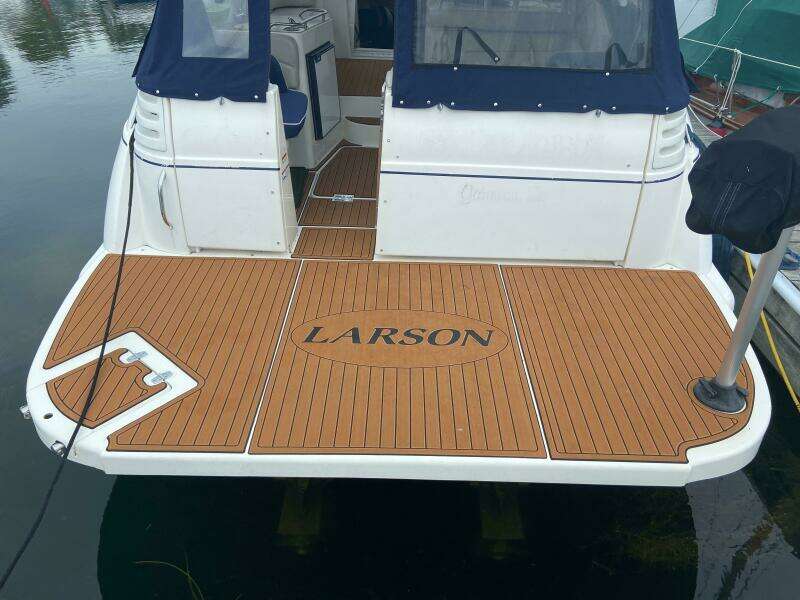 33ft Larson Yacht For Sale