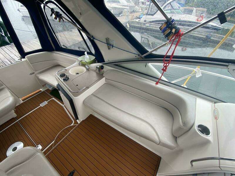 33ft Larson Yacht For Sale