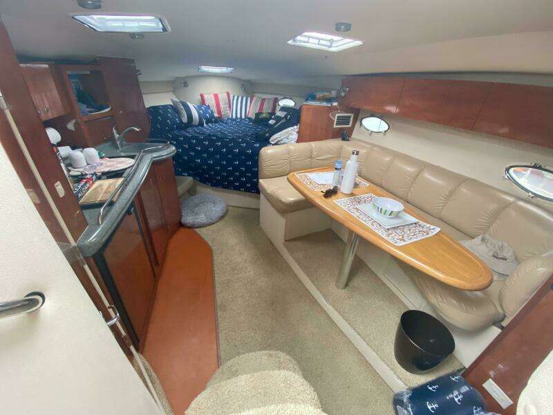 33ft Larson Yacht For Sale