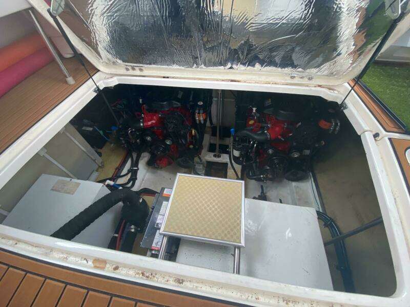 33ft Larson Yacht For Sale