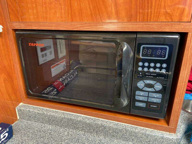 33ft Larson Yacht For Sale