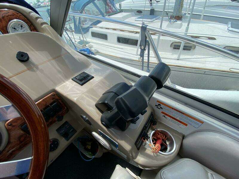 33ft Larson Yacht For Sale