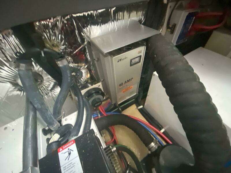 33ft Larson Yacht For Sale