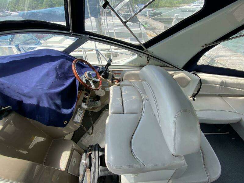 33ft Larson Yacht For Sale