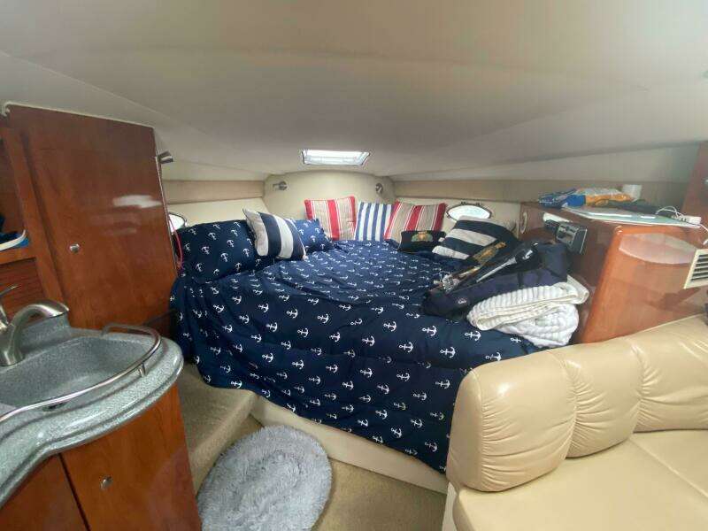 33ft Larson Yacht For Sale