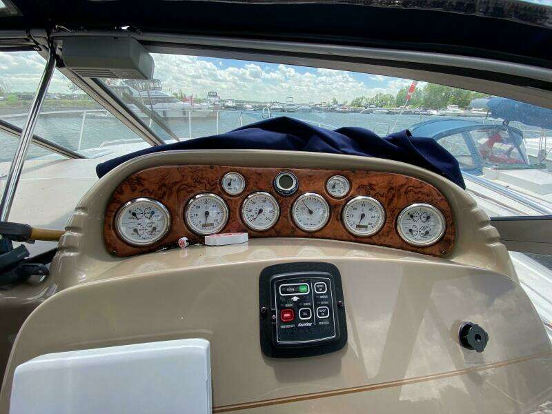 33ft Larson Yacht For Sale