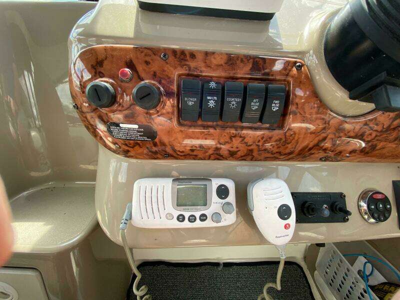 33ft Larson Yacht For Sale