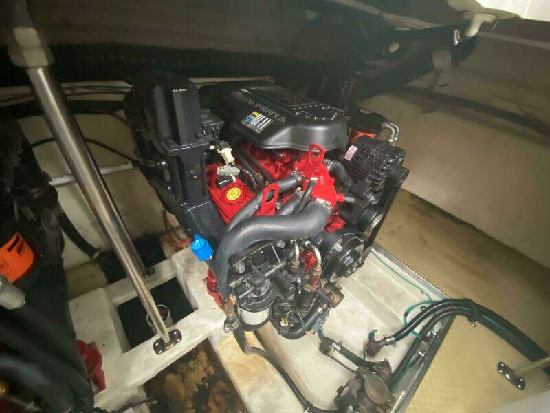 33ft Larson Yacht For Sale