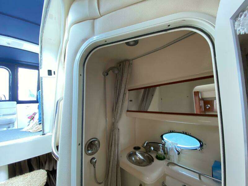 33ft Larson Yacht For Sale