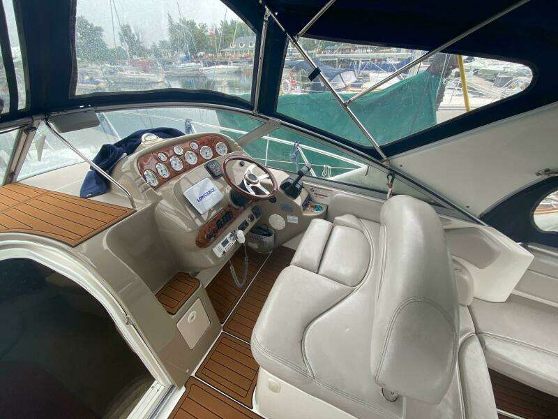 33ft Larson Yacht For Sale