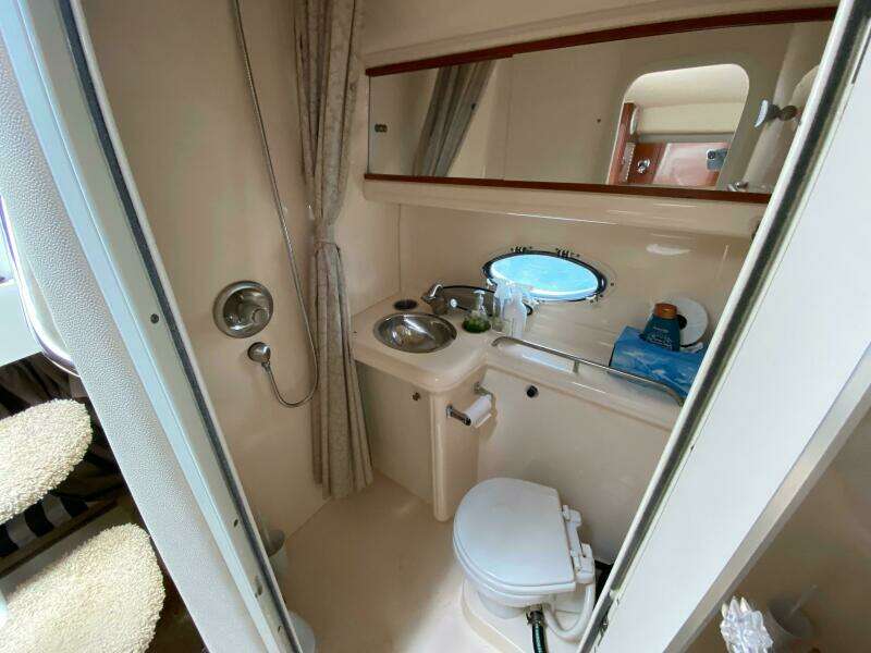 33ft Larson Yacht For Sale