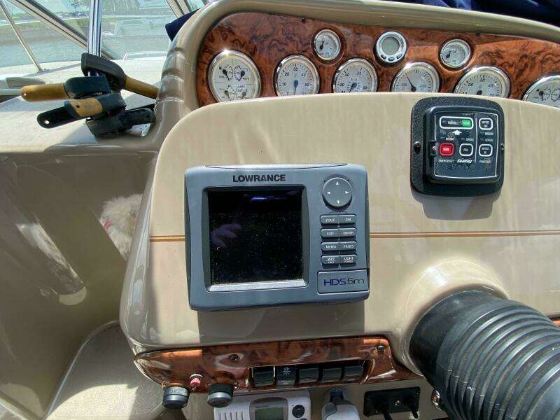 33ft Larson Yacht For Sale