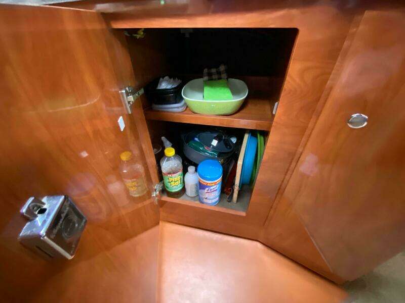 33ft Larson Yacht For Sale