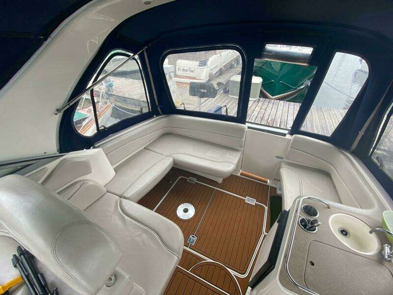 33ft Larson Yacht For Sale